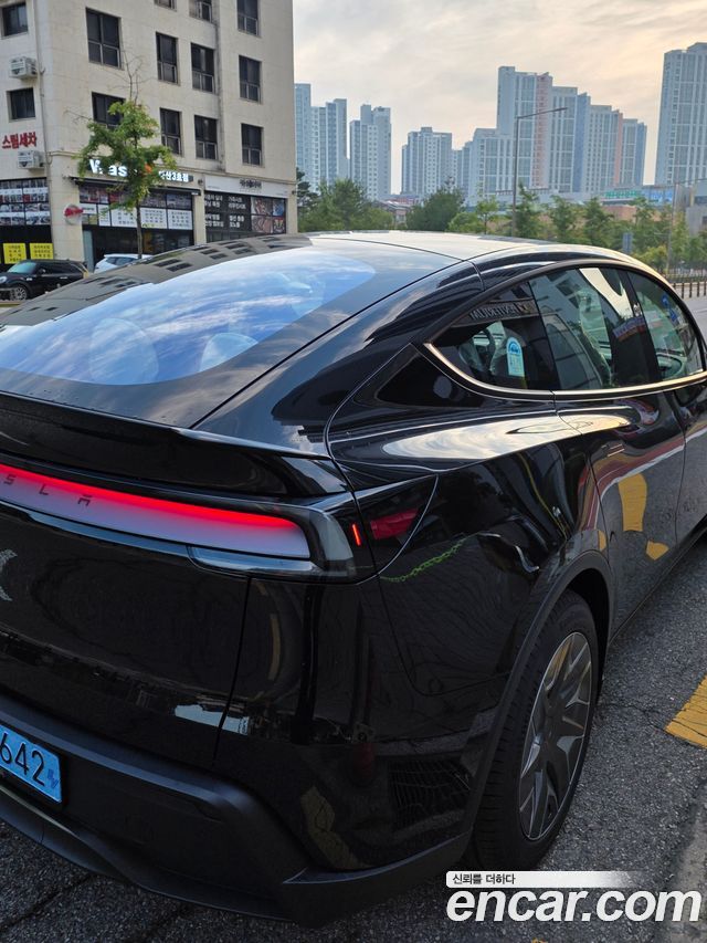 Tesla Model Y L Long Range AWD — пробег 9 км — фото 2 из 5