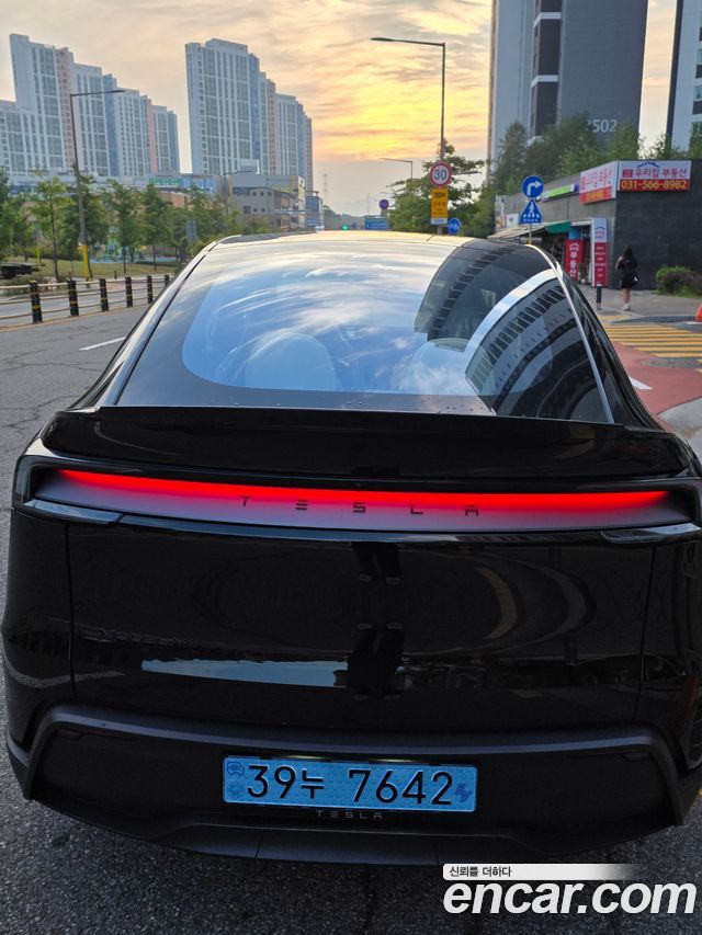 Tesla Model Y L Long Range AWD — пробег 9 км — фото 4 из 5