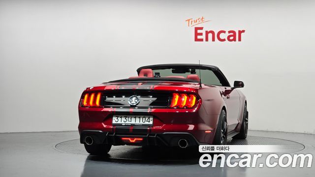 Ford Mustang Convertible — пробег 121 086 км — фото 4 из 5
