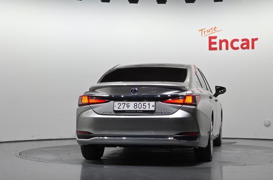 Lexus ES Executive — пробег 58 180 км — фото 4 из 5