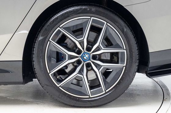 BMW i5 eDrive 40 M Sport — пробег 40 953 км — фото 5 из 5