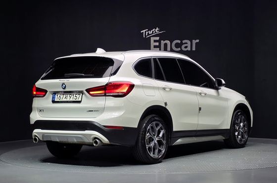 BMW X1 xDrive 20i xLine — пробег 43 763 км — фото 2 из 5