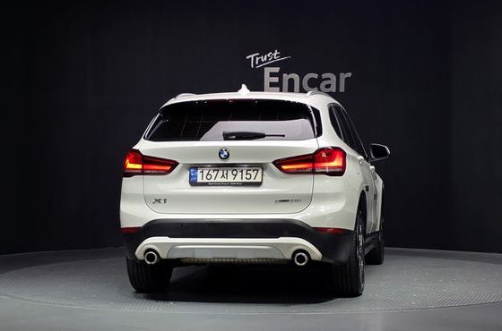BMW X1 xDrive 20i xLine — пробег 43 763 км — фото 4 из 5
