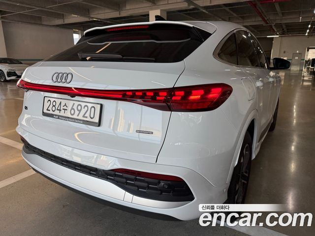 Audi Q5 40 TDI Quattro Sportback Advanced — пробег 800 км — фото 2 из 5