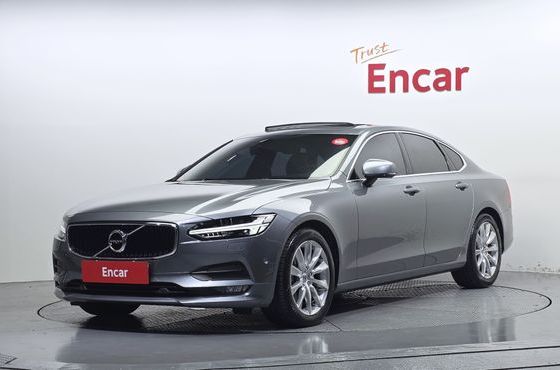 Volvo S90 D4 Momentum — пробег 45 819 км — фото 1 из 5