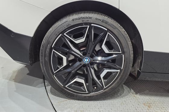 BMW iX xDrive50 Sports Plus — пробег 52 271 км — фото 5 из 5