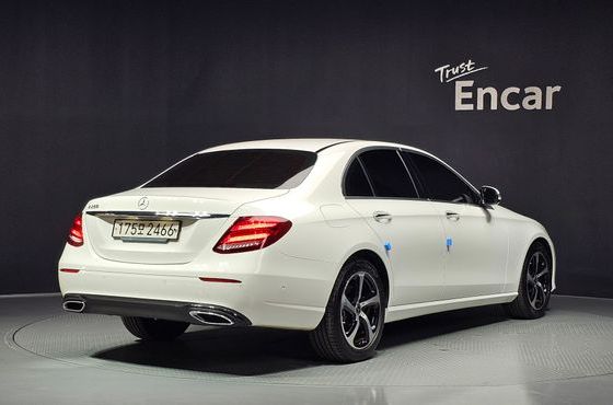 Mercedes-Benz E-Class E250 Avantgarde — пробег 16 721 км — фото 2 из 5