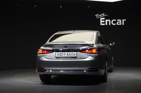 Lexus ES Executive — пробег 55 799 км — фото 4 из 5