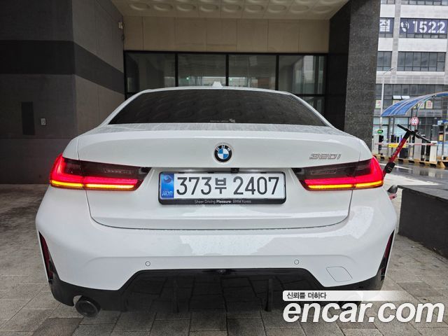 BMW 3-Series 320i M Sport — пробег 682 км — фото 5 из 5