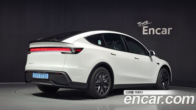 Tesla Model Y L Long Range AWD — пробег 290 км — фото 2 из 5