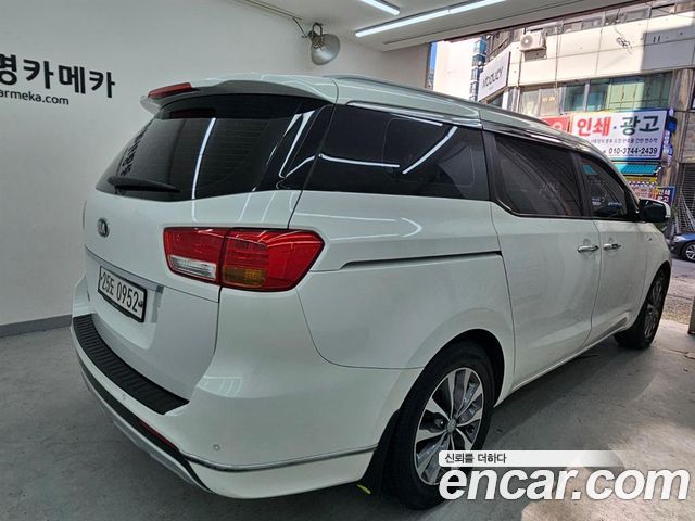 Kia Carnival 9-seater Luxury — пробег 81 623 км — фото 4 из 5