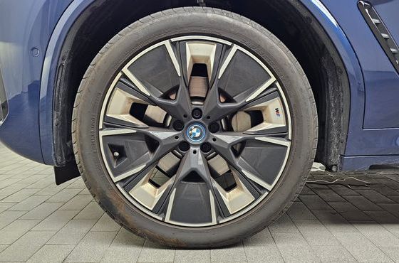 BMW iX3 M Sports — пробег 30 545 км — фото 5 из 5