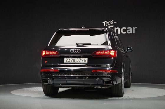 Audi Q7 55 TFSI Quattro Premium — пробег 27 686 км — фото 4 из 5