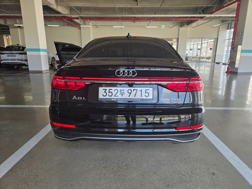 Audi A8 55 TFSI Quattro Premium LWB — пробег 800 км — фото 4 из 5