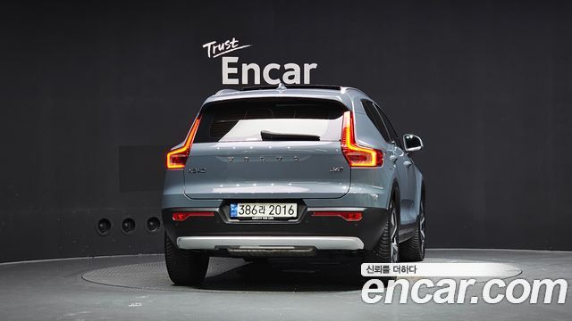 Volvo XC40 B4 Ultimate Bright — пробег 45 637 км — фото 4 из 5