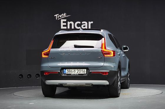 Volvo XC40 B4 Ultimate Bright — пробег 45 637 км — фото 4 из 5
