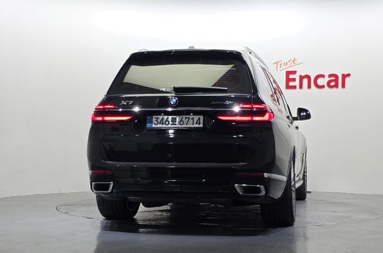 BMW X7 xDrive 40i Design Pure Excellence 6-Seater — пробег 30 910 км — фото 4 из 5