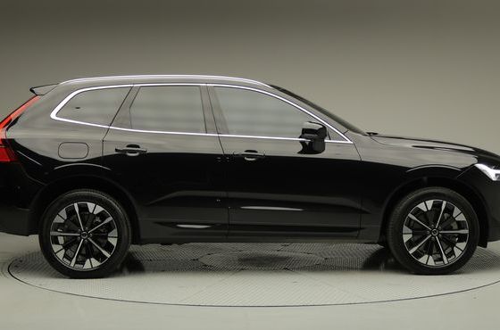 Volvo XC60 B5 Ultra Bright Air Sus — пробег 4 060 км — фото 3 из 5