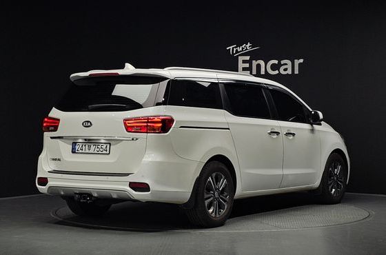 Kia Carnival 9-Seater Luxury — пробег 77 269 км — фото 2 из 5