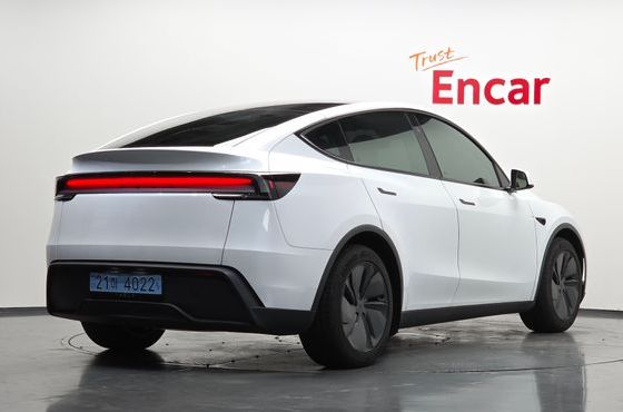 Tesla Model Y Premium RWD — пробег 4 936 км — фото 2 из 5