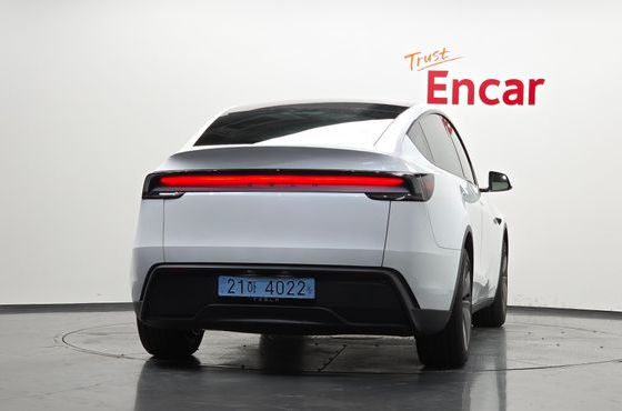 Tesla Model Y Premium RWD — пробег 4 936 км — фото 4 из 5