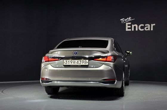 Lexus ES Luxury Plus — пробег 111 450 км — фото 4 из 5