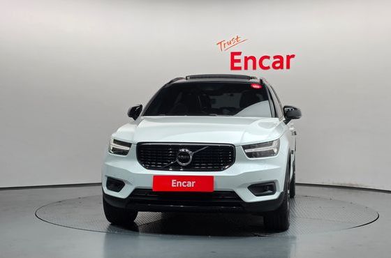 Volvo XC40 B4 R-Design — пробег 42 729 км — фото 3 из 5