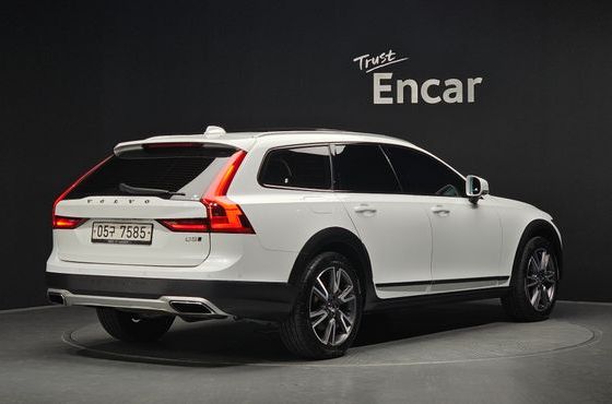 Volvo V90 D5 PRO AWD — пробег 60 387 км — фото 2 из 5