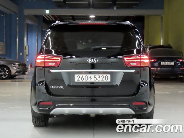 Kia Carnival 9-Seater Luxury — пробег 79 288 км — фото 3 из 5