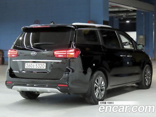 Kia Carnival 9-Seater Luxury — пробег 79 288 км — фото 4 из 5
