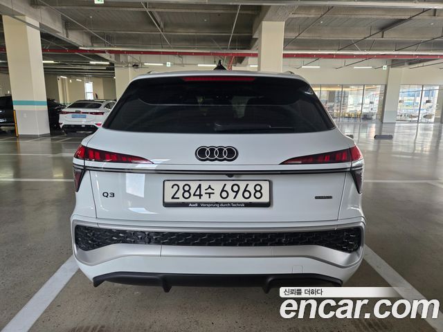 Audi Q3 TFSI Quattro S Line — пробег 4 284 км — фото 3 из 5