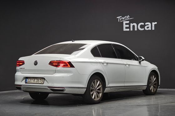 Volkswagen Passat 2.0 TDI — пробег 144 232 км — фото 2 из 5