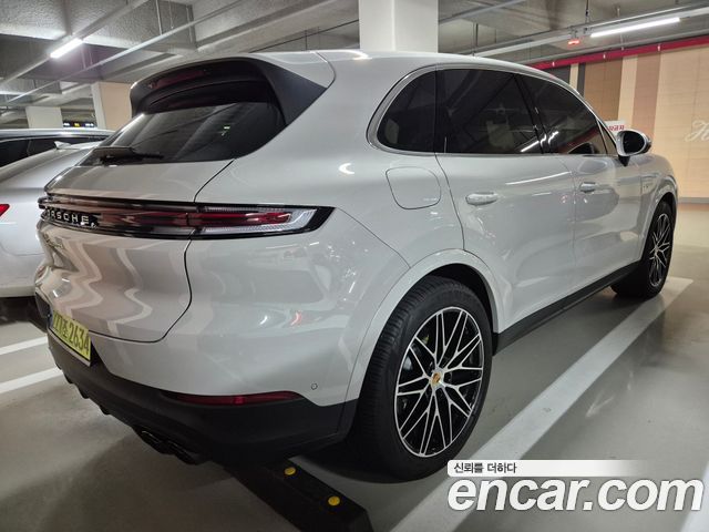 Porsche Cayenne 3.0 E-Hybrid — пробег 16 200 км — фото 3 из 5