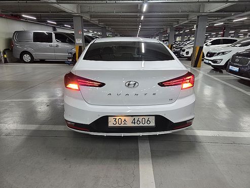 Hyundai AVANTE 1.6 Style — пробег 167 392 км — фото 4 из 5