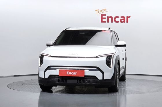 Kia EV3 Long Range 2WD Earth — пробег 5 111 км — фото 3 из 5