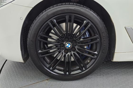 BMW 5-Series 540i xDrive M Sport Plus — пробег 119 590 км — фото 5 из 5