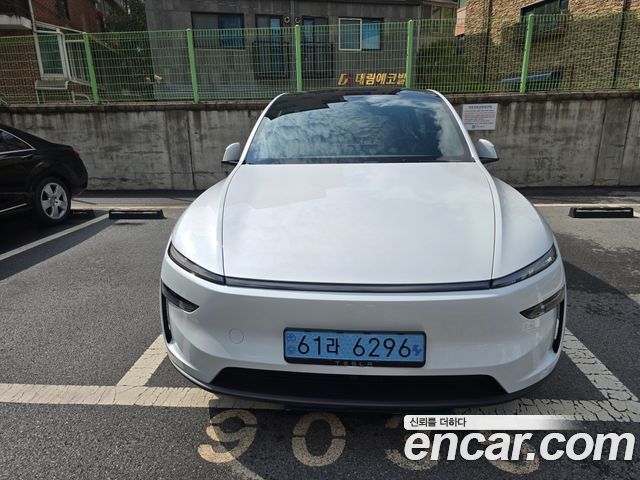 Tesla Model Y Premium RWD — пробег 35 км — фото 3 из 5