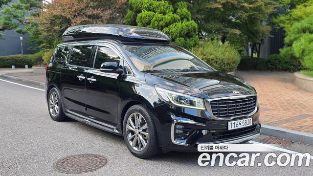 Kia Carnival 9-Seater Hi-Limousine Noblesse Special — пробег 89 990 км — фото 1 из 5