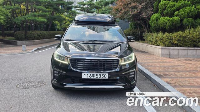 Kia Carnival 9-Seater Hi-Limousine Noblesse Special — пробег 89 990 км — фото 3 из 5