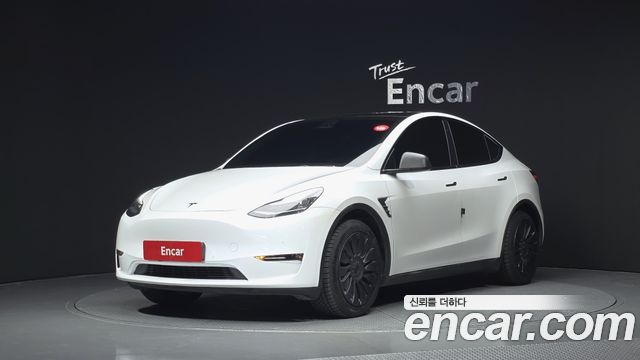 Tesla Model Y Standard Range RWD — пробег 79 269 км — фото 1 из 5