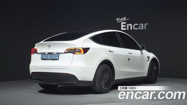 Tesla Model Y Standard Range RWD — пробег 79 269 км — фото 2 из 5