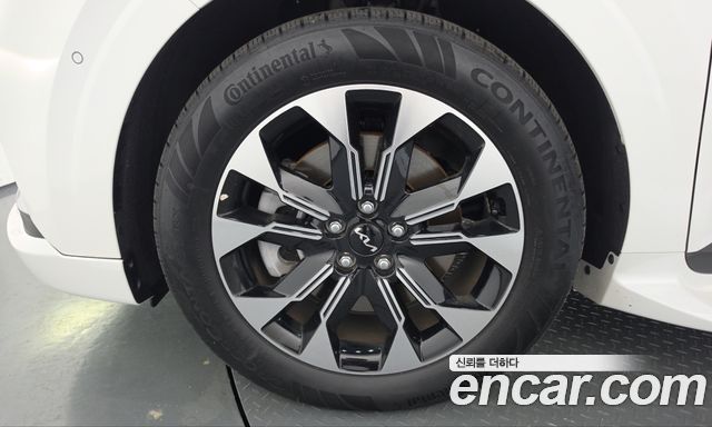 Kia Carnival Gasoline 7-Seater Hi-Limousine Signature — пробег 8 962 км — фото 5 из 5