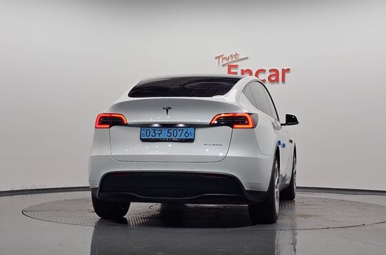 Tesla Model Y Long Range AWD — пробег 84 468 км — фото 4 из 5