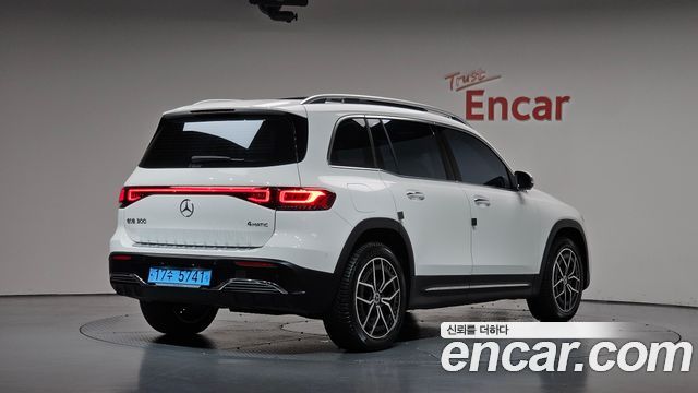 Mercedes-Benz EQB EQB300 4MATIC AMG Line — пробег 63 937 км — фото 2 из 5