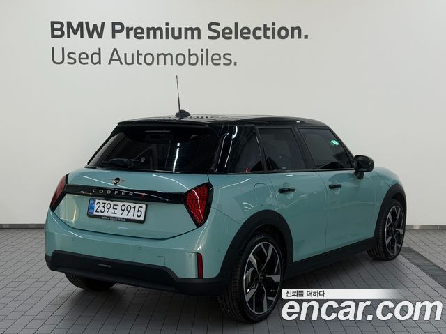 Mini Cooper 5 Door Favoured — пробег 19 км — фото 4 из 5