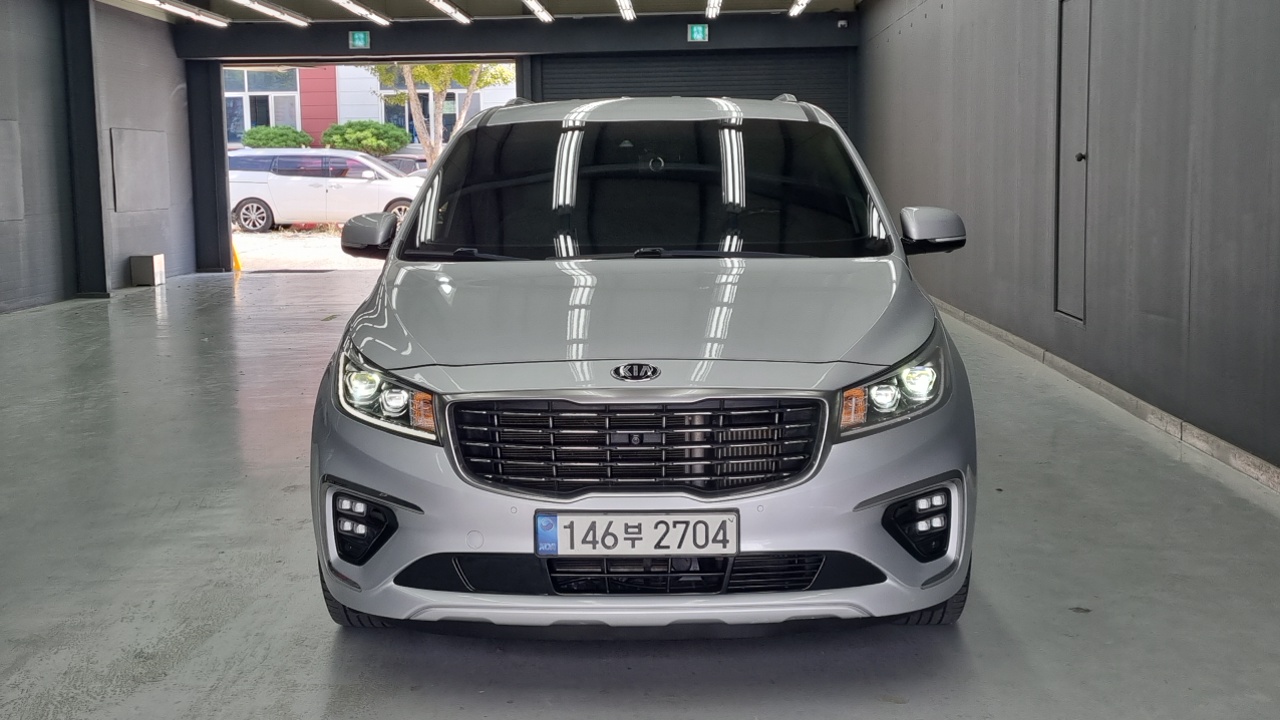 Kia Carnival 9-Seater Noblesse Special — пробег 113 413 км — фото 3 из 5
