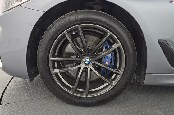 BMW 5-Series 530i xDrive M Sport Package Plus — пробег 86 868 км — фото 5 из 5