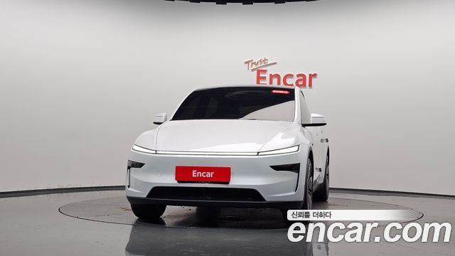 Tesla Model Y Premium RWD — пробег 4 449 км — фото 3 из 5