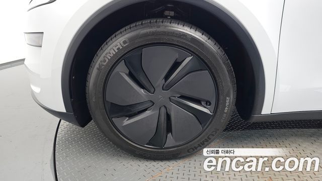 Tesla Model Y Premium RWD — пробег 4 449 км — фото 5 из 5