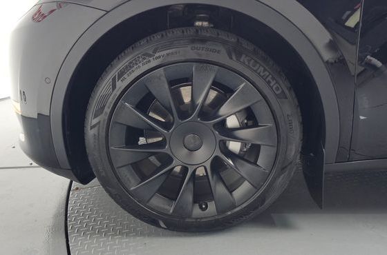 Tesla Model Y Standard Range RWD — пробег 50 991 км — фото 5 из 5